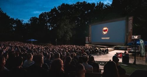 Promítání dokumentu "Antifa – Schulter an Schulter, wo der Staat versagte"