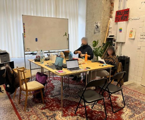 VEREJNÁ PORADA (18. 2., 19:30 h)